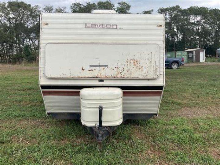 Who manufactures Layton travel trailers?